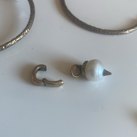 Kendra Scott Charm Hoop Earrings Set. Vintage Gold - Picture 8 of 10